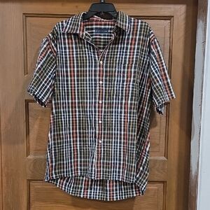 Men's Short-Sleeve Plaid Button-Down Shirt in Black, Red & Tan